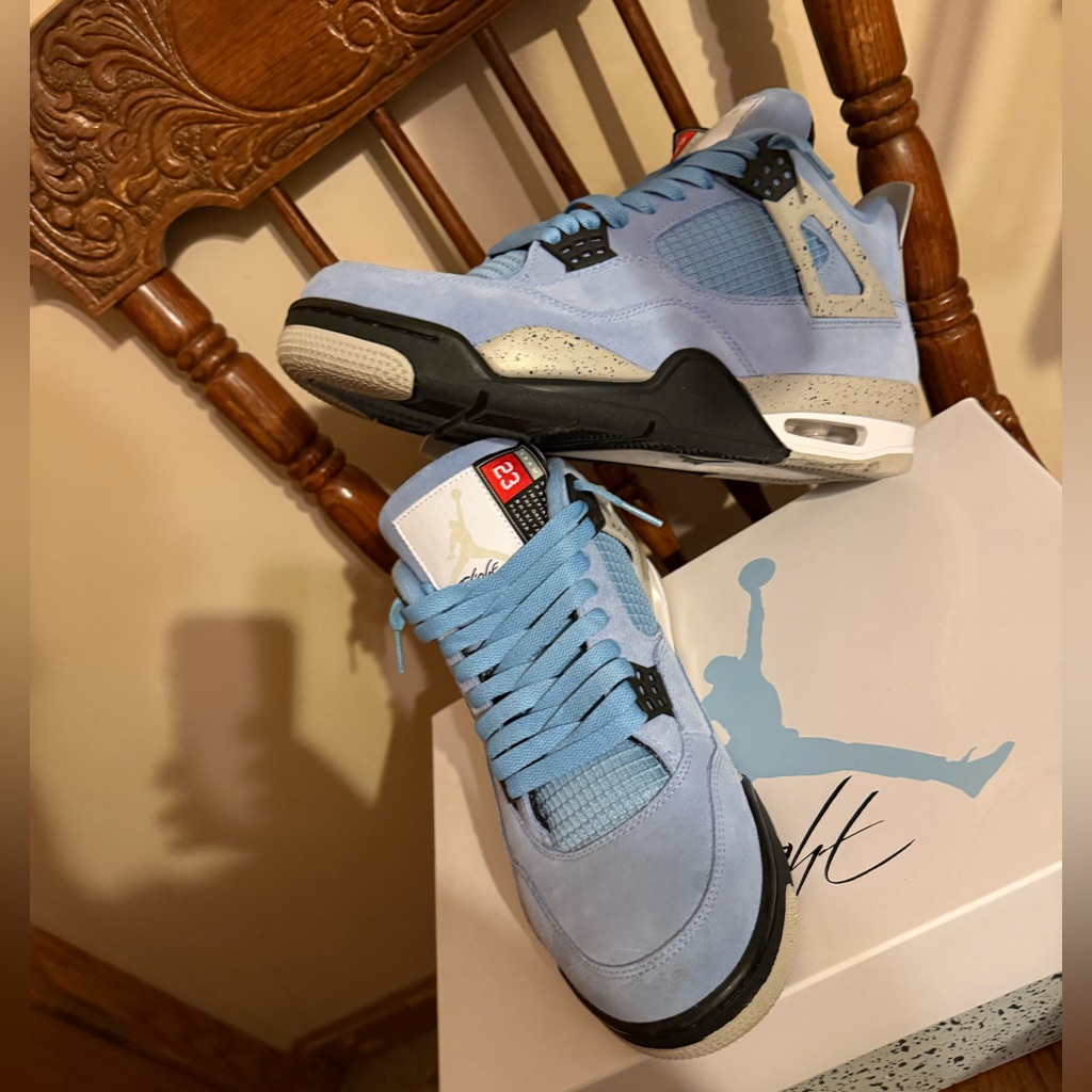 **Slightly Used** Jordan 4 University Blue (Unc) Size 11